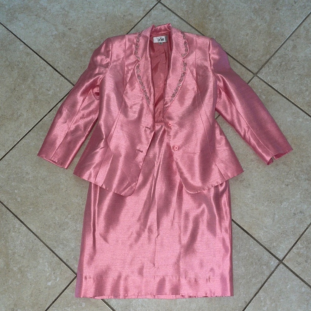 Size 18 petit Le Suit Pink Suit